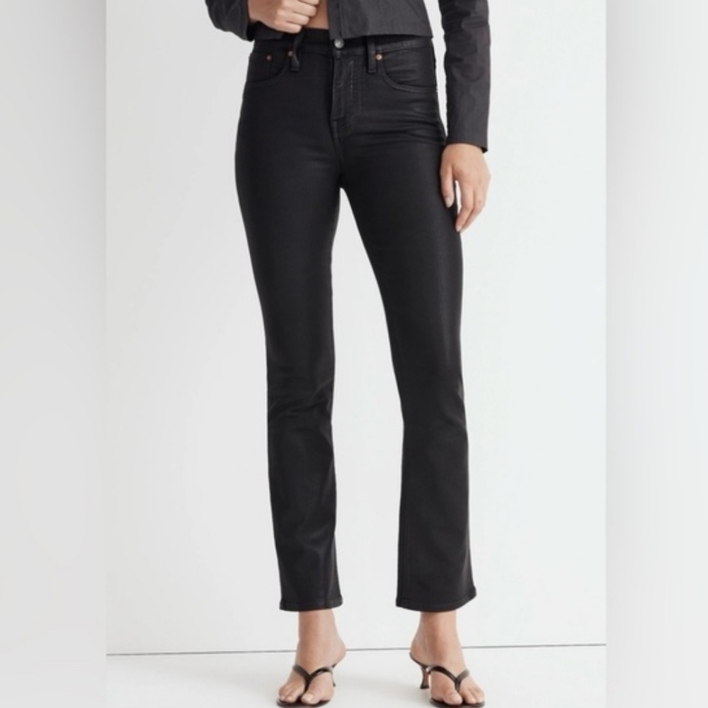 Madewell Womens Black Wash Mid-Rise Kick Out Jeans in size 28